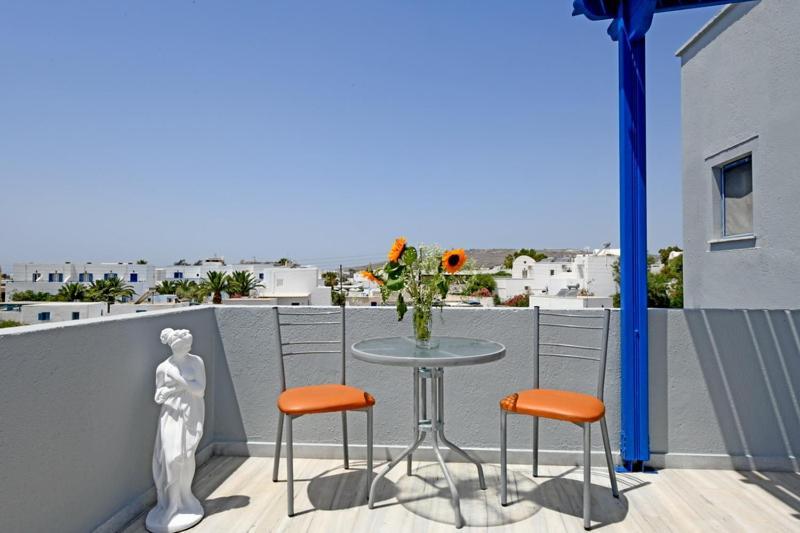 Lunar Santorini Hotel Перисса Экстерьер фото